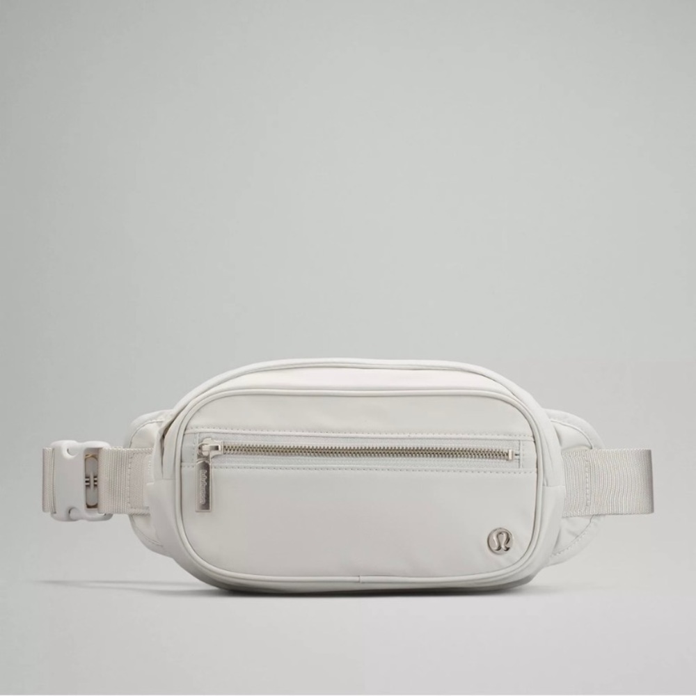 Lululemon Wunderlust Belt Bag in Vapor
